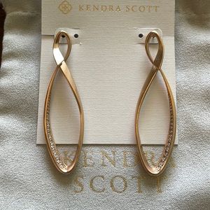 EUC Kendra Scott Rose Gold Hangdown Earrings